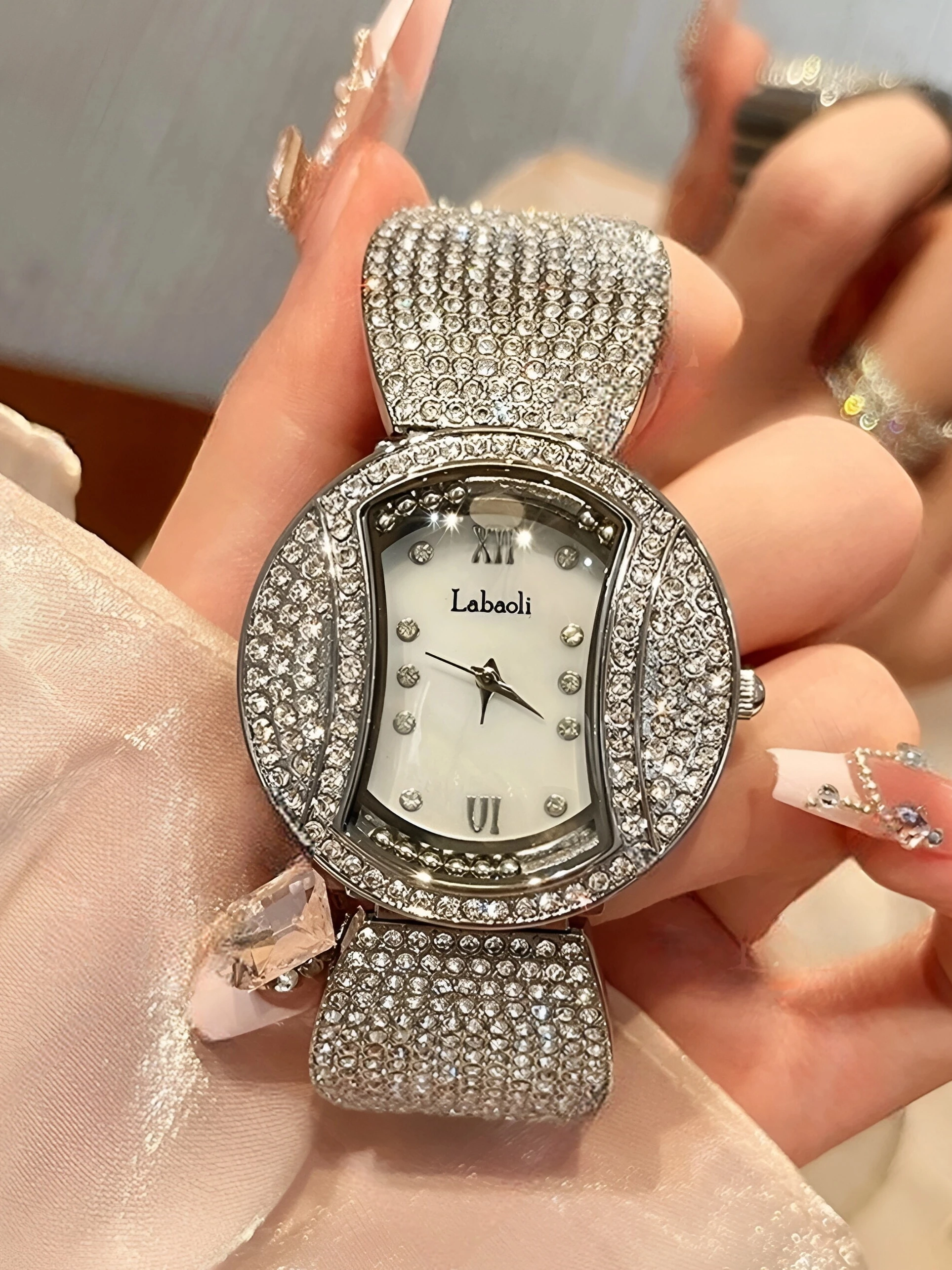 New Large Dial Design Stylish And Luxurious Stainless Steel Women'S Quartz Watch, A Trendy Timepiece And Perfect Gift For Women.