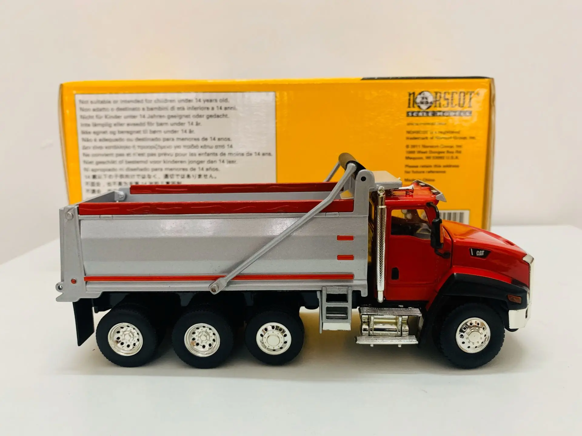 CT660 Dump Truck 1:50 Scale DieCast Model 55502 New