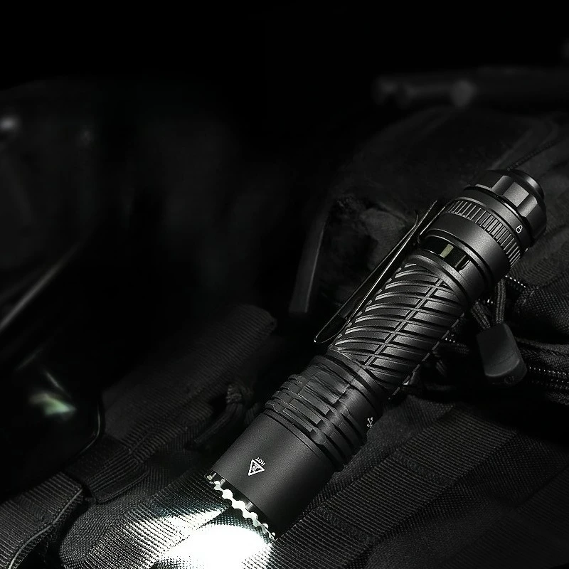 

Service flashlight, strong light charging portable super bright LED