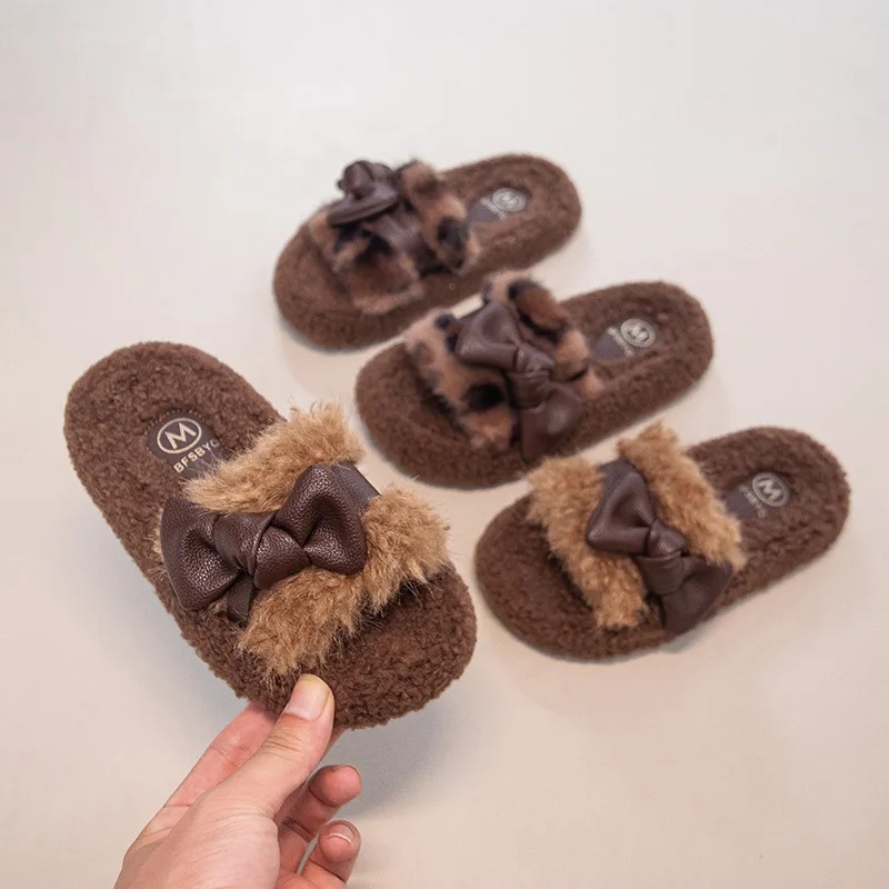 القوس الربط رقيق النعال ملابس خارجية للأطفال موضة 2025 جديد الخريف والشتاء الدافئة سميكة القاع كلمة واحدة ممسحة قطن #2