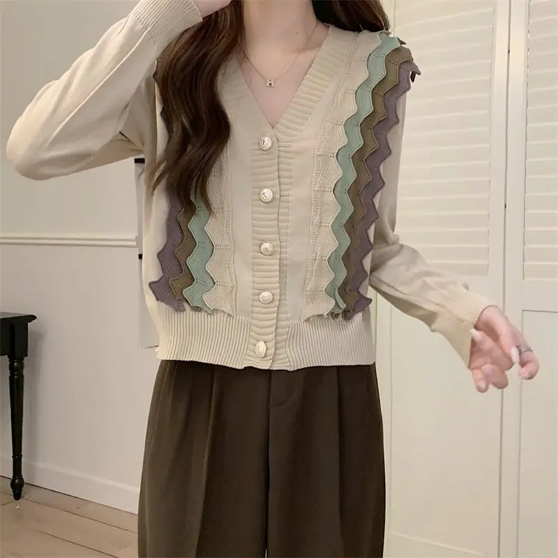 Xiaoxiang Style Contrasting Color New Design with Wooden Ears, V-neck Knitted Cardigan for Women Soft and Sticky Sweater