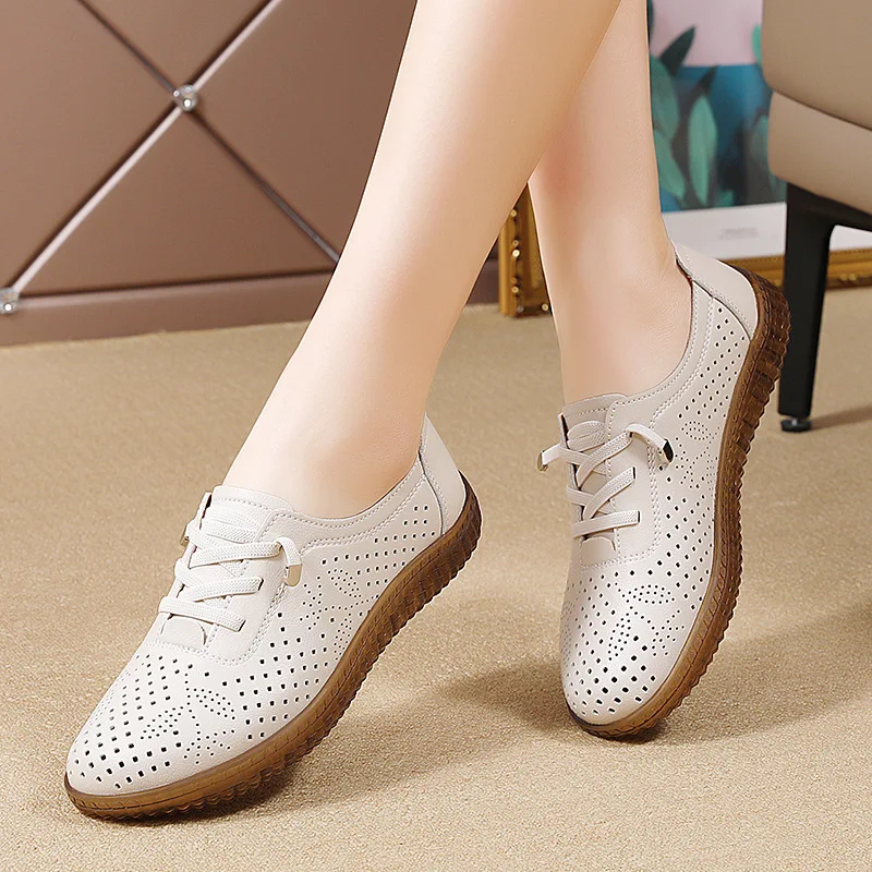 

2026 New Summer Single Shoes Women's Soft Sole Hollow Middle-aged Mother Shoes Loafers Women Casual Comfortable Leather Shoes