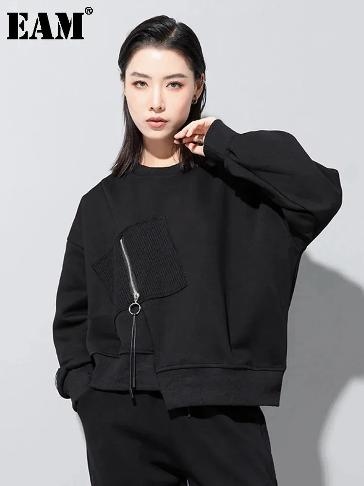 

[EAM] Loose Fit Black Pocket Irregular Sweatshirt New Round Neck Long Sleeve Women Big Size Fashion Spring Autumn 2024 1DF1010