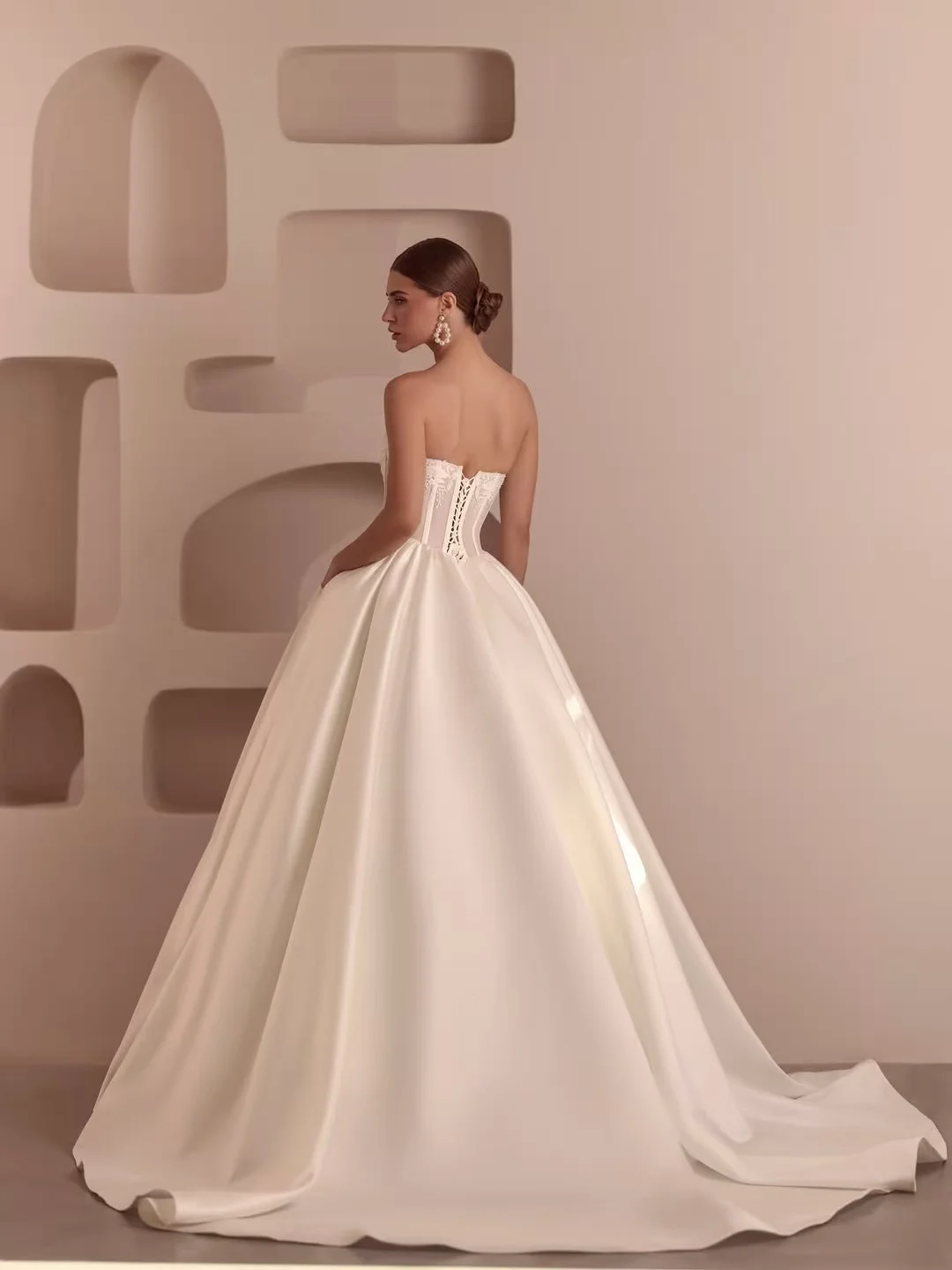 Customzied Beautiful A Line Women's Wedding Dresses Strapless Vestidos De Novia Customized Bride Gowns Appliques Abito Da Sposa