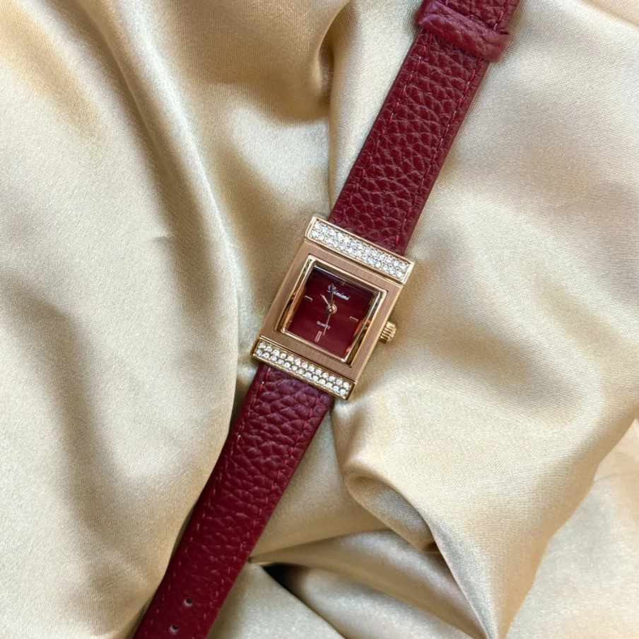 2025 New Retro Red Watch Women's Red Fashion Women's Watch Small Dial Elegant Women's Watch Elegant Women's Watch Gift for Women