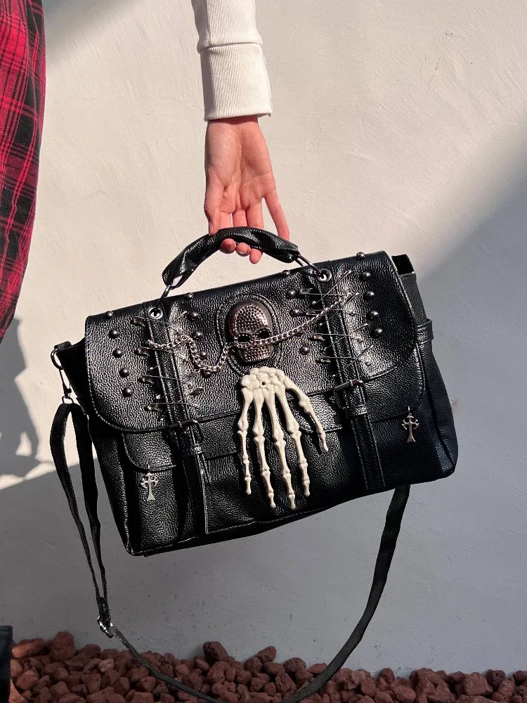 

Designed Skull Bag for Women's Handbag Original Handmade Punk Hottie Rivet Chain Portable Messenger Bag