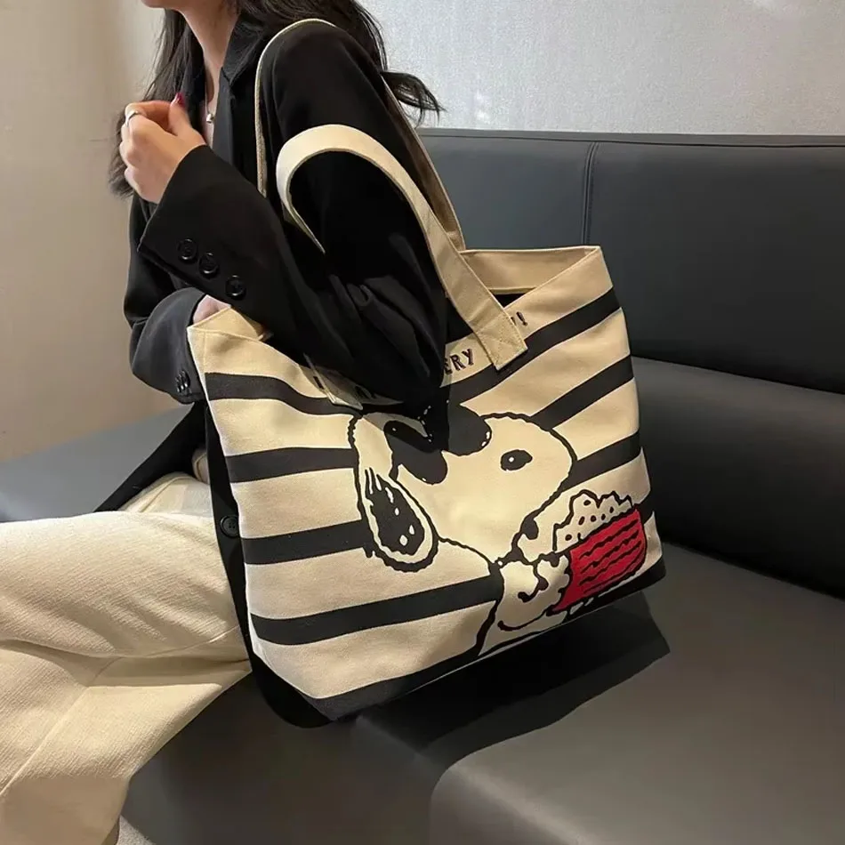 *2027 Hot Bandai Snoopy Cute Cartoon Large Capacity Canvas Bag for Female Students To Hold Books Tote Mommy Bag