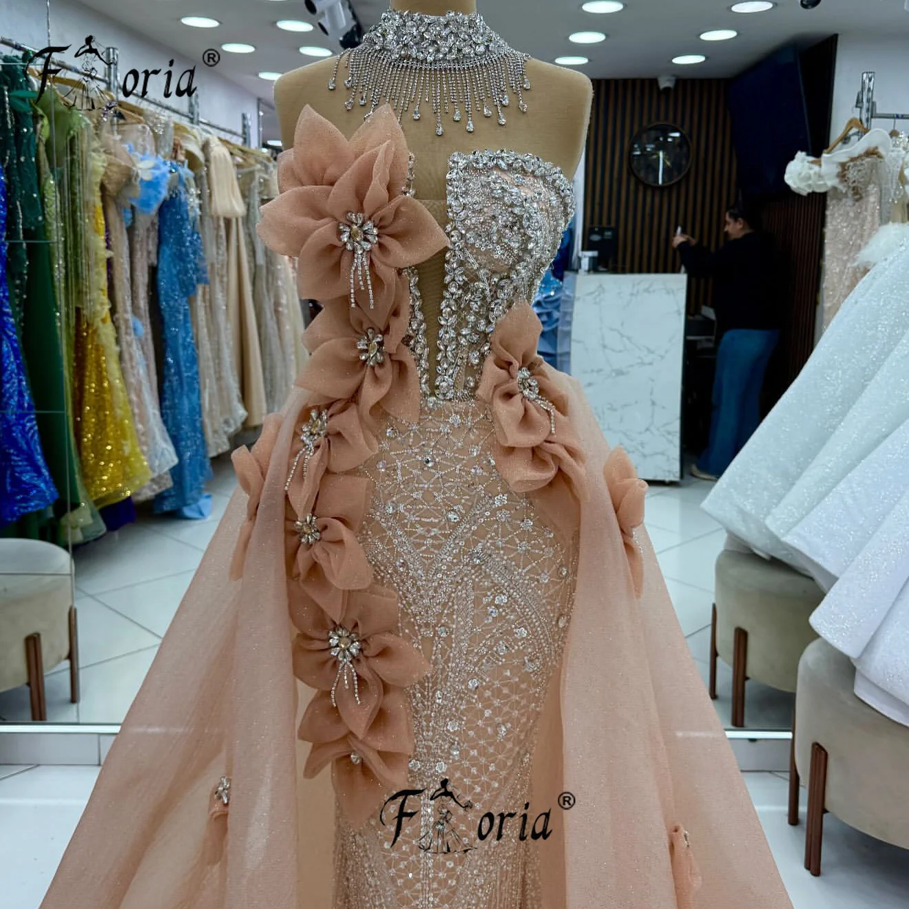 ชุดราตรีหรูหราสไตล์แอฟริกันสำหรับงานปาร์ตี้ พร้อมกระโปรงคลุมประดับลูกปัดและงานปักลายนูน 3 มิติ ชุดแต่งงาน ชุดราตรีสั่งตัดพิเศษ ดีไซน์สง่างาม ปี 2026