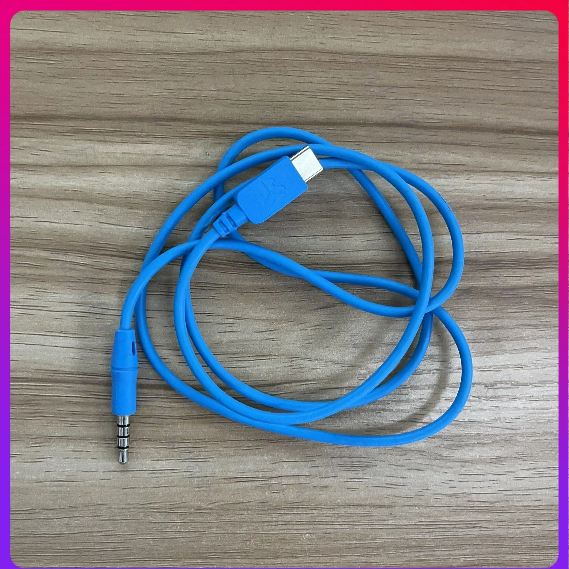 

Аудиокабель AUX 3,5 мм на Type-C для подключения мобильного телефона к мини-стереосистеме Bose.