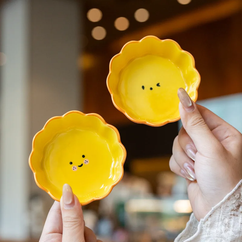Cute Style Smiling Little Sun Ceramic Dishs Cute Seasoning Dish Home Super Cute Soy Sauce Dish Vinegar Dishs Hot Pot Dip Dishs