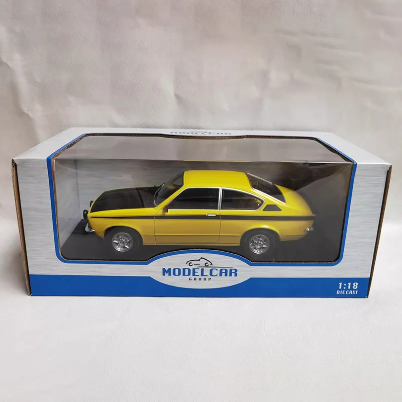 

MCG 1/18 Scale OPEL Coupe Alloy Car Model