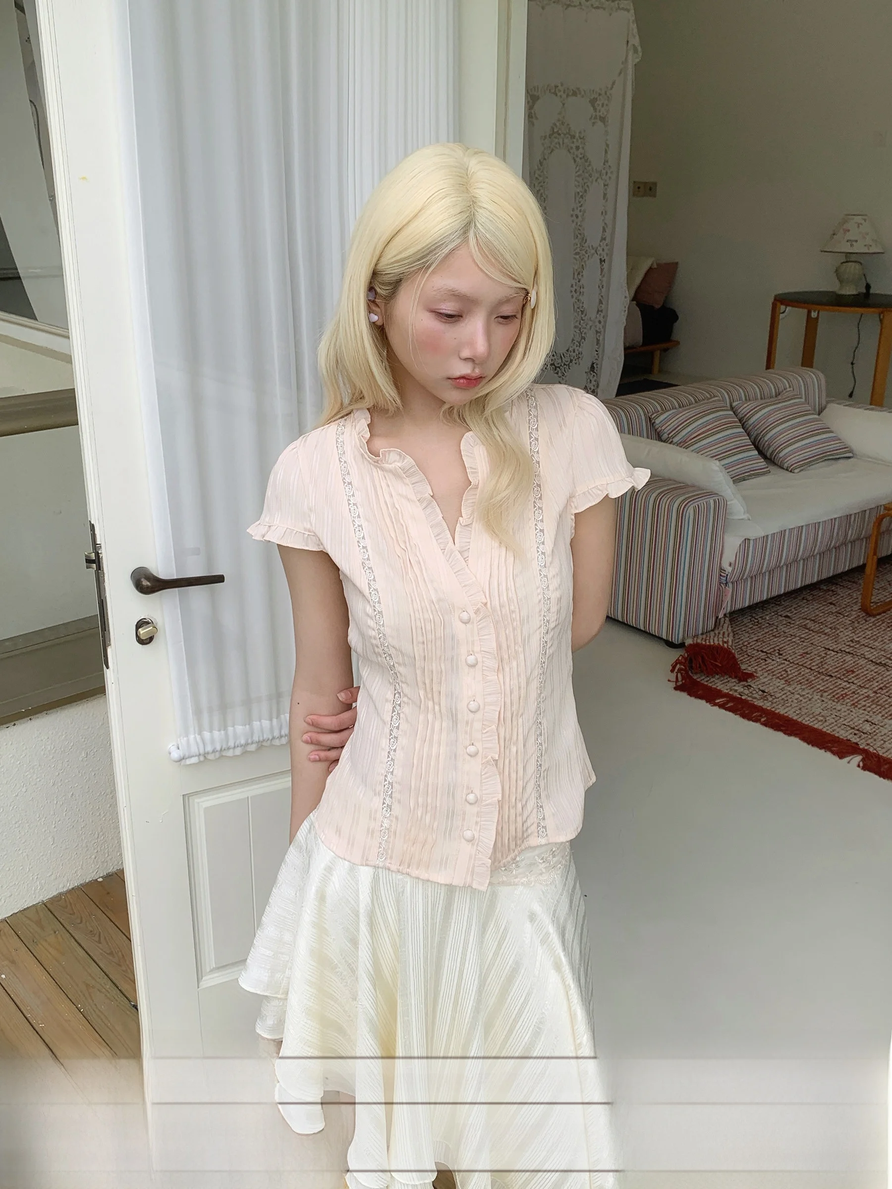 

Retro Style Lace Trim Short Sleeve Shirt Pleated Waist Cinching Floral Collar Women's Casual Shirt Polyester Fiber Hand Wash