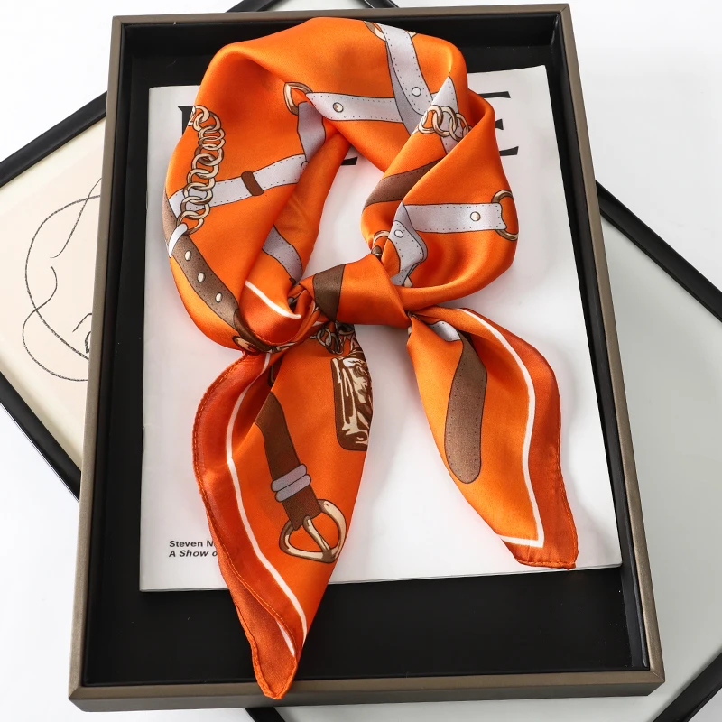 Luxe Print Ketting Das Sjaal 2025 Zijden Vierkante Sjaal Vrouwen Wraps Vrouwelijke 70 Cm Haar Hand Pols Headkercheif hijab Bandana
