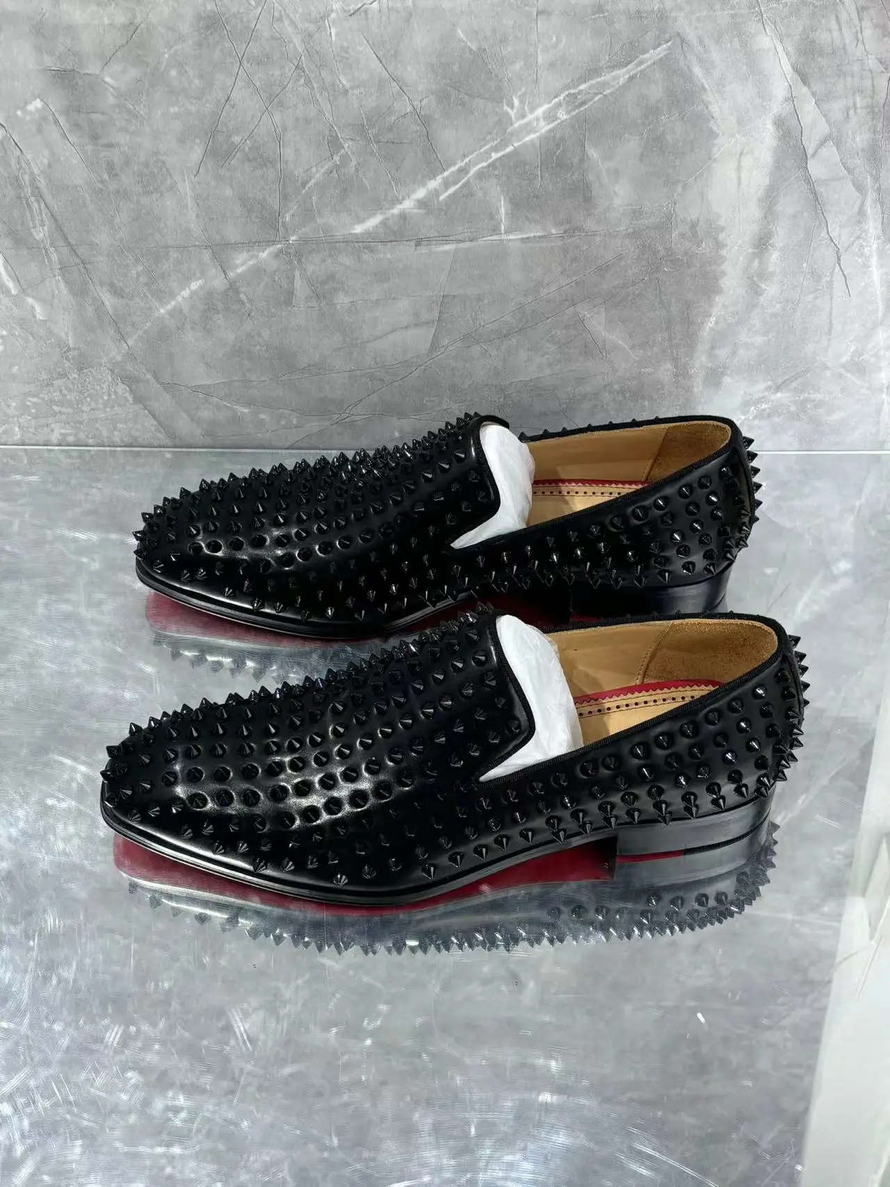 Men Classic Pointed Rivet Decoration Black Leather Loafer Shoes Round Toe Male Slip On Party Wedding Single Shoes