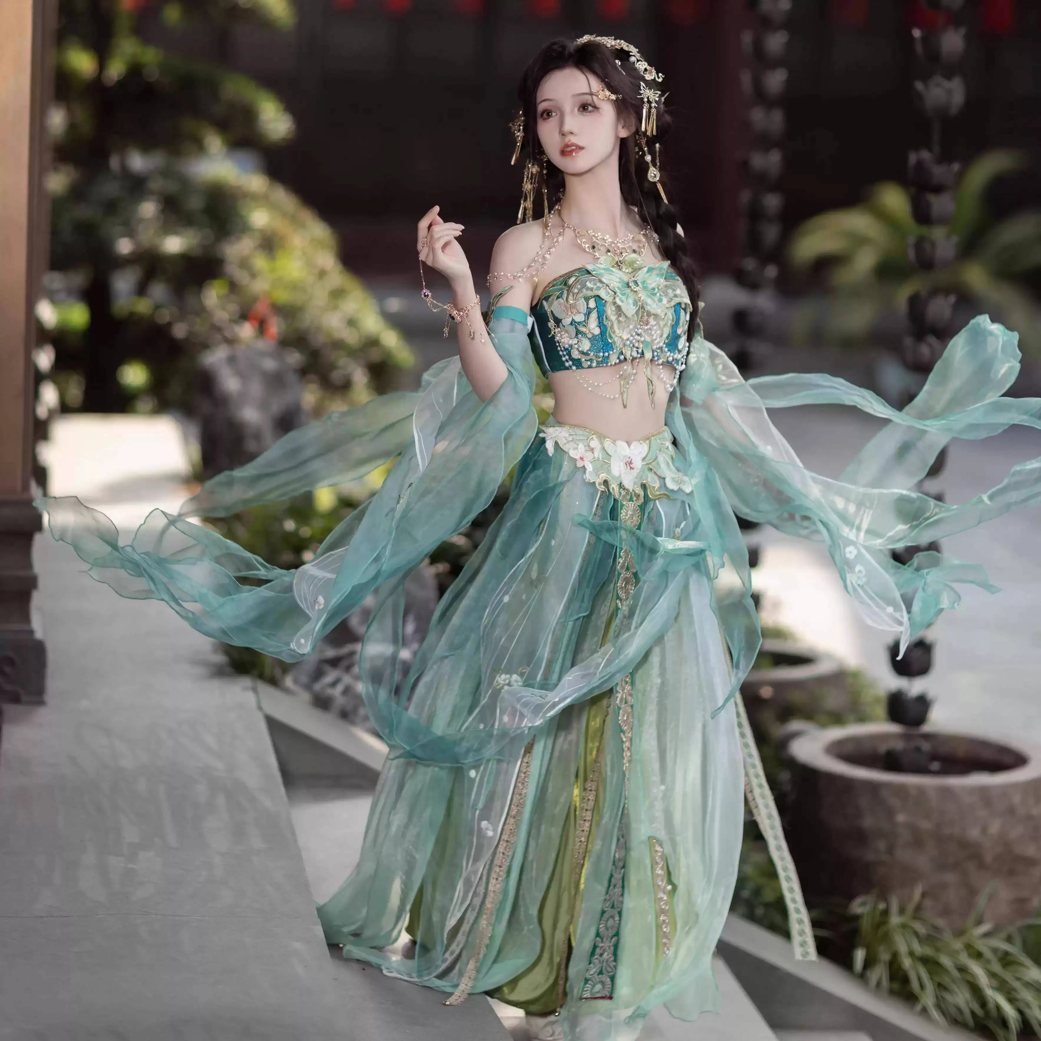 

New Exotic Style Embroidery Skirt Feather Sleeves Dunhuang Guofeng Flying Apsaras Western Regions Dance Costume Hanfu Women