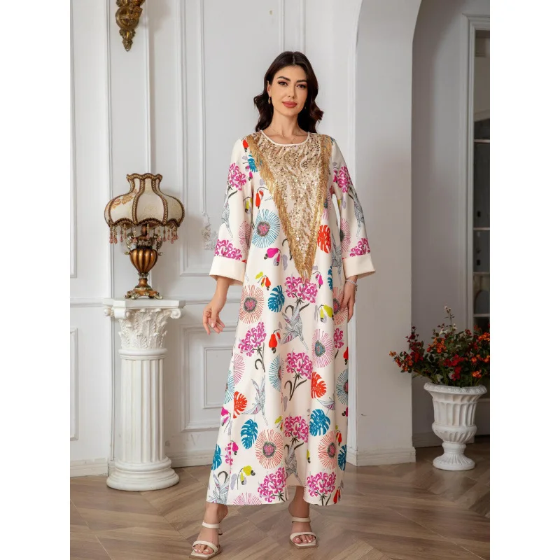 

Исламская мода для женщин Ближнего Востока: роскошное платье с принтом и V-образным вырезом для Рамадана, Марокко, Саудовская Аравия.