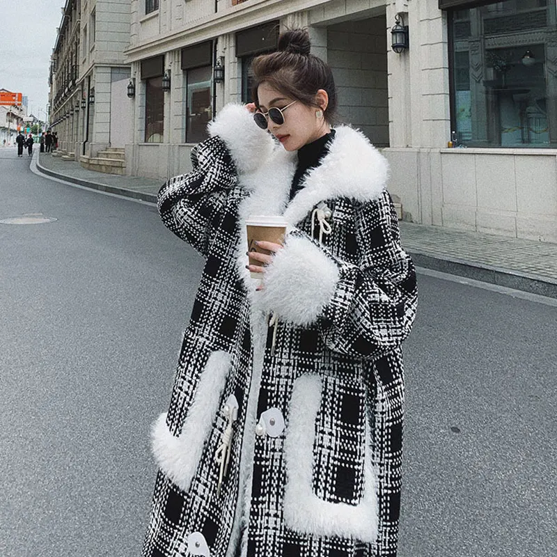 

Lamb Wool Plaid Woolen Coat for Women In Winter Thick Korean Horn Button Warm Casual Outwear Vintage Tweed Office Long Overcoat