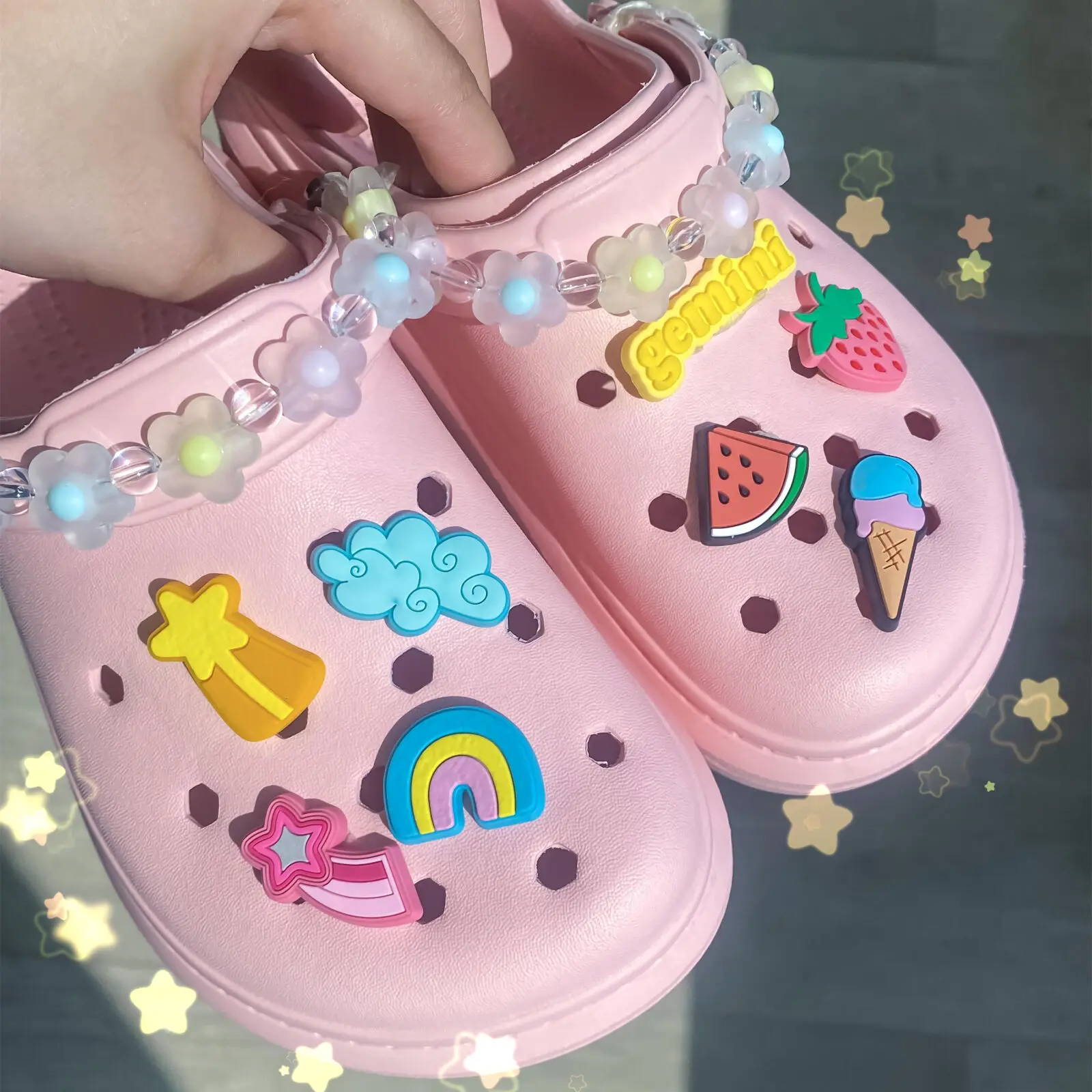 Breloques de chaussures de crème glacée arc-en-ciel de dessin animé pour enfants, nuage d'anime mignon, chaussures neutres, décoration de bricolage, faveur de fête, 1 à 8 pièces