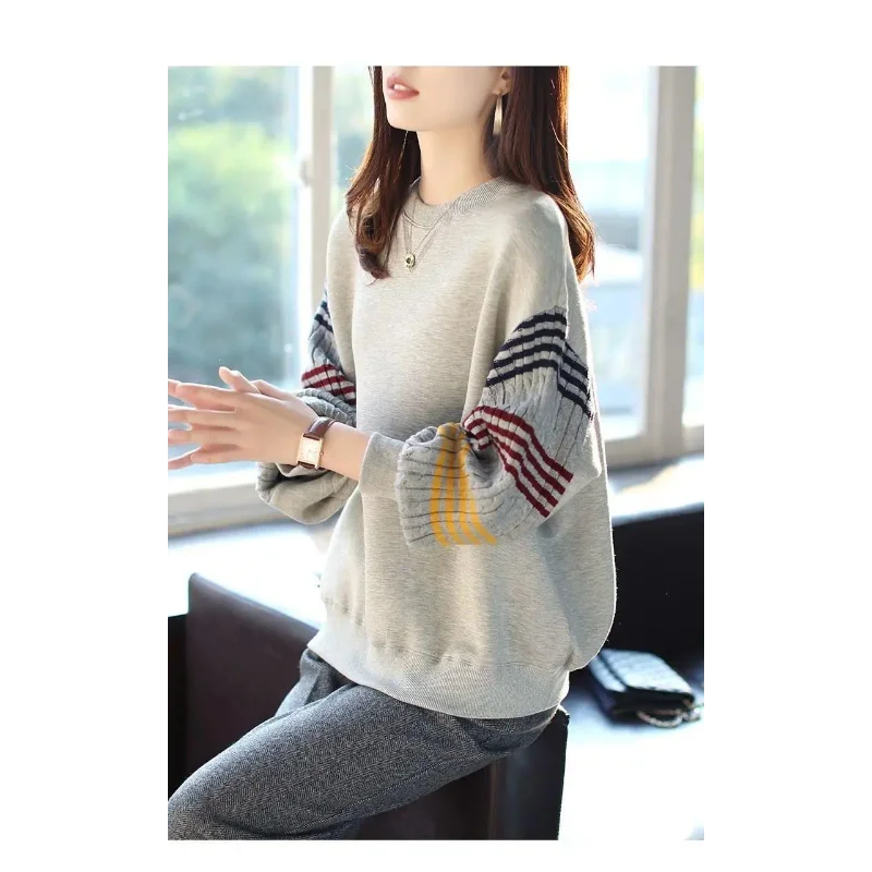 Damski sweter z okrągłym dekoltem na jesień i zimę, nowy, dzianinowy, łączony, luźny, w stylu \"lazy\", idealny do pracy, elegancki, casualowy top.