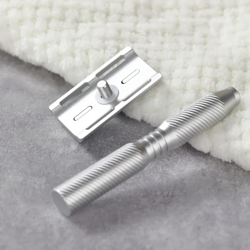 ماكينة حلاقة آمنة خفيفة الوزن من YAQI Ghost (إصدار ألومنيوم) مع فجوة شفرة 0.7 مم توفر حلاقة دقيقة وفعالة للذكور