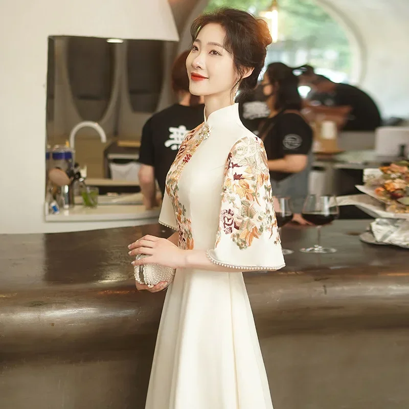 

Chinese Style Bride Wedding Dress Qipao Elegant Exquisite Embroidery Flower Cheongsam Evening Party Dress Vintage Banquet Dress