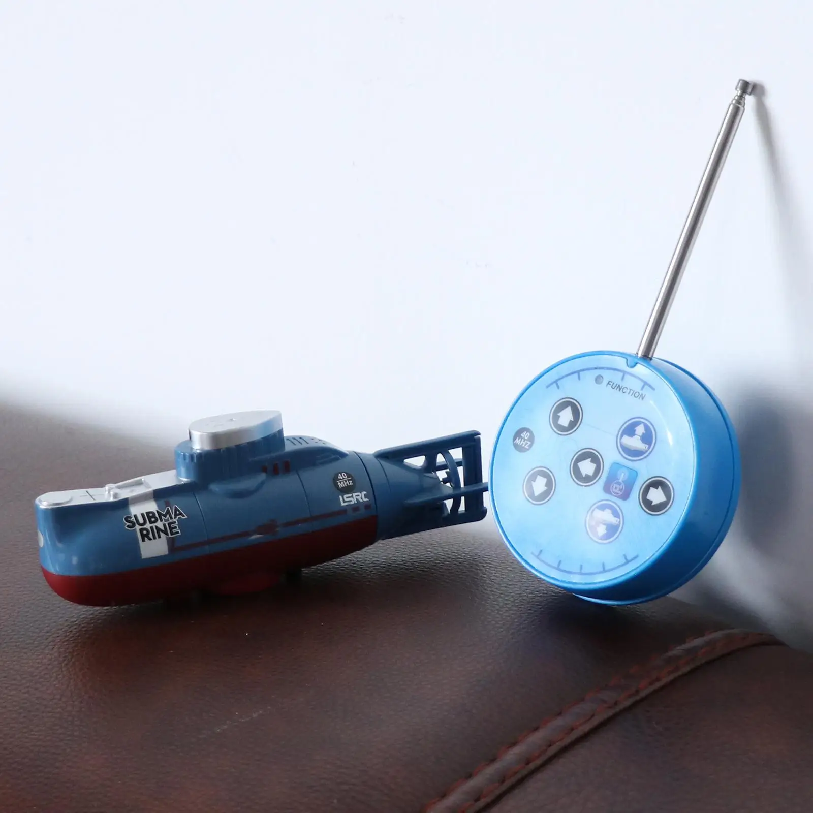 

1pc Kid Toy Mini RC Submarine 0.1m/s Swim Remote Control Boat Gift