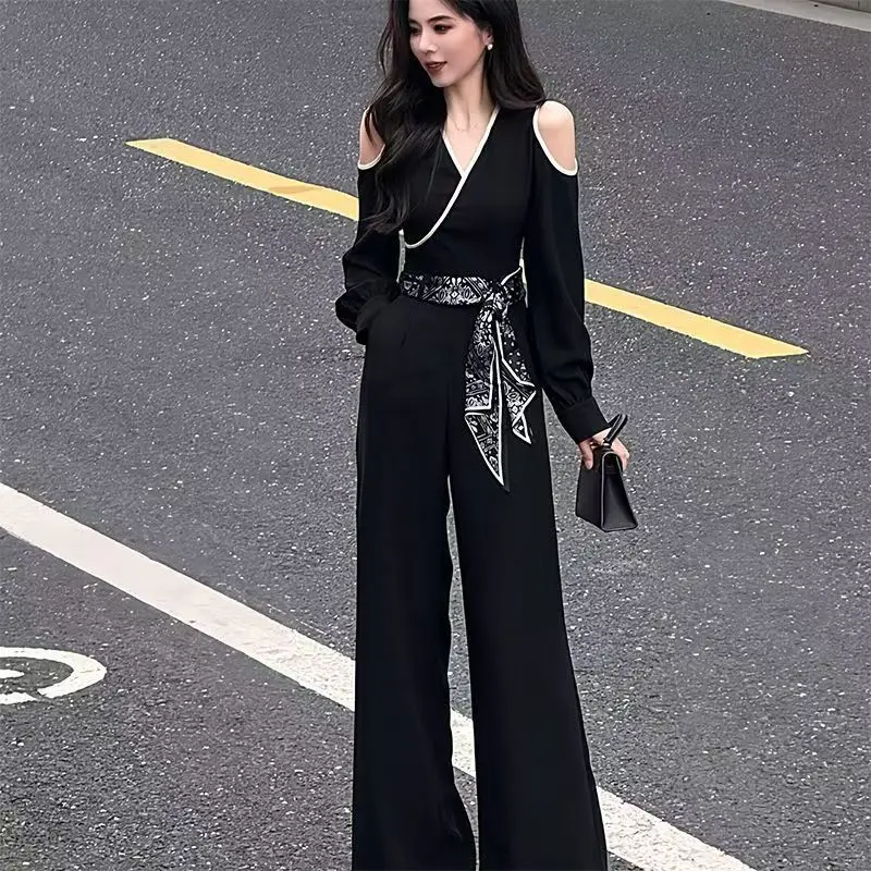 

Элегантный черный комбинезон для особых случаев, коллекция «Ранняя весна 2026» в стиле «Королевская леди»