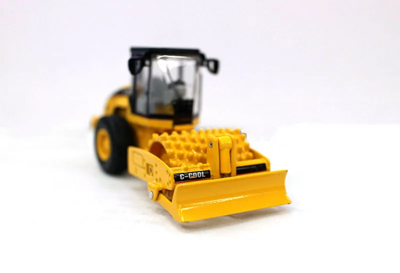 C-COOL 1/64 Alloy Diecast Engineering Vehicle Toy Padfoot Drum vibratory Compactor Model Children Gifts In Stock