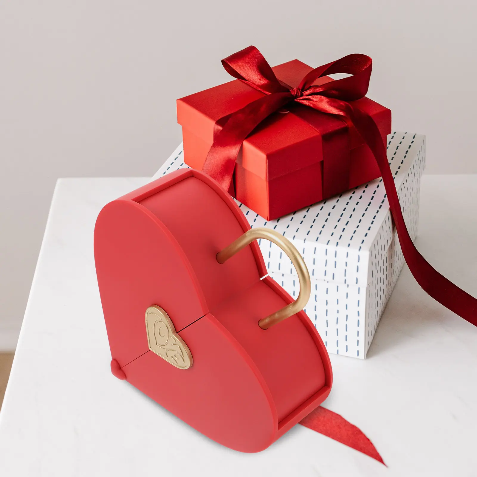 

Компактная легкая шкатулка для украшений в форме красного сердца для хранения колец, ожерелий, подвесок, подарков на свадьбу или помолвку, для демонстрации