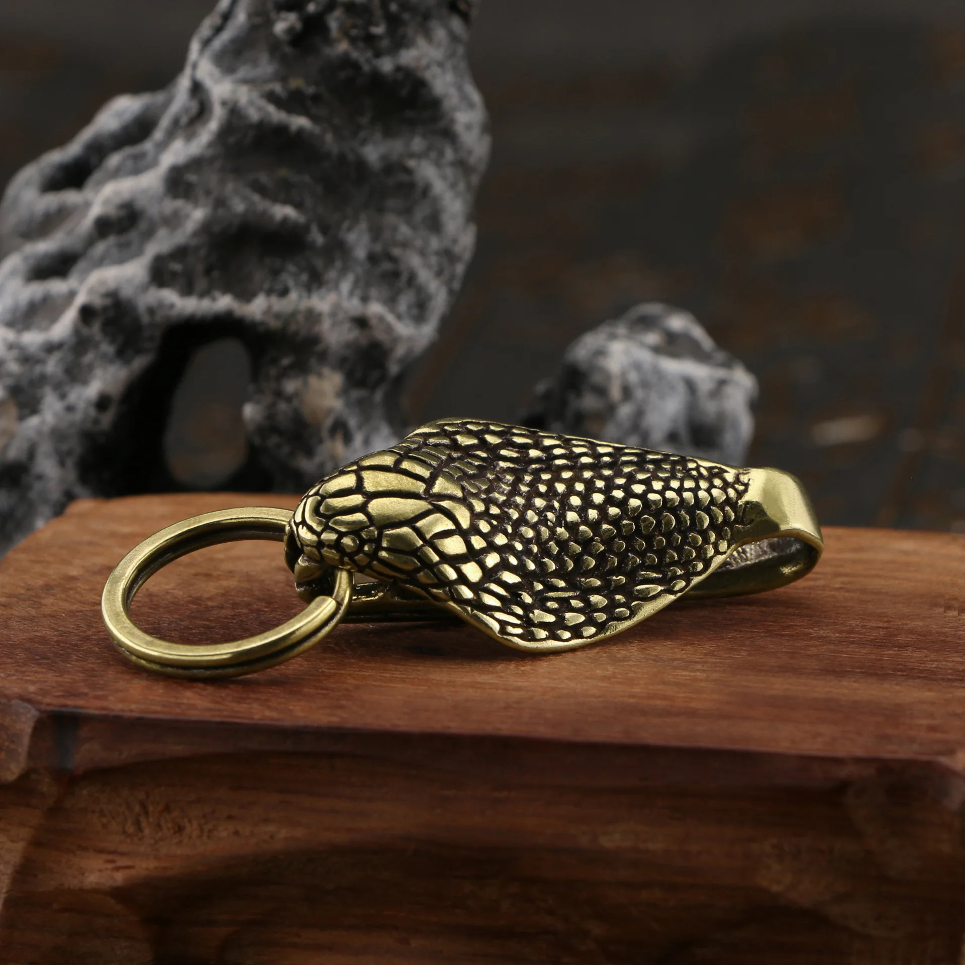 EDC Brass Cobra Metal Figurine Buckle Keychain 2025 Snake New Year Gift Chinese Zodiac Souvenirs Vintage Home Decor