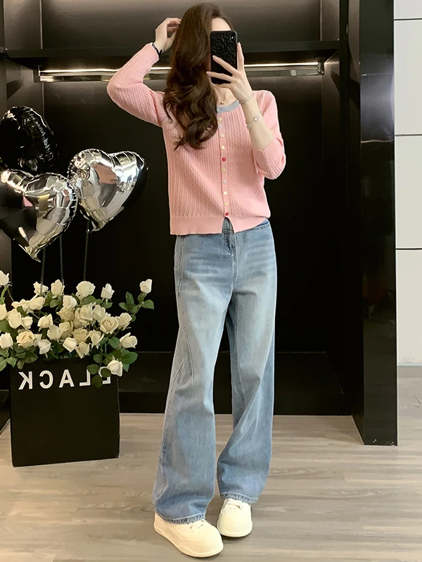 

Розовый вязаный топ и джинсы с широкими штанинами: модный осенний комплект для женщин, антивозрастной повседневный спортивный костюм OOTD