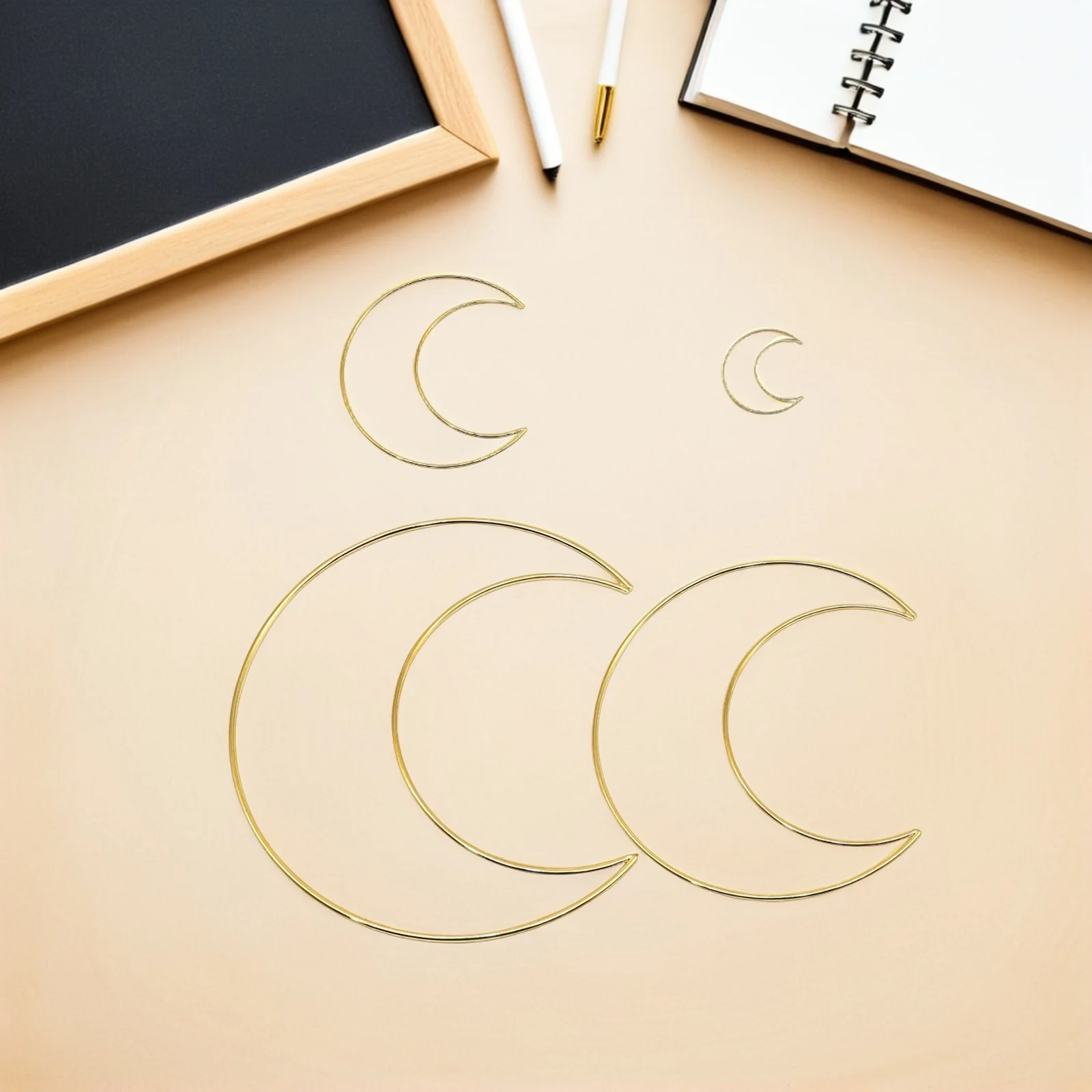 

8Pcs Moon Iron Dreamcatcher Rings Durable Metal Hoops for DIY Macrame Crafts Wall Hanging Moon Shaped Wreath Decor