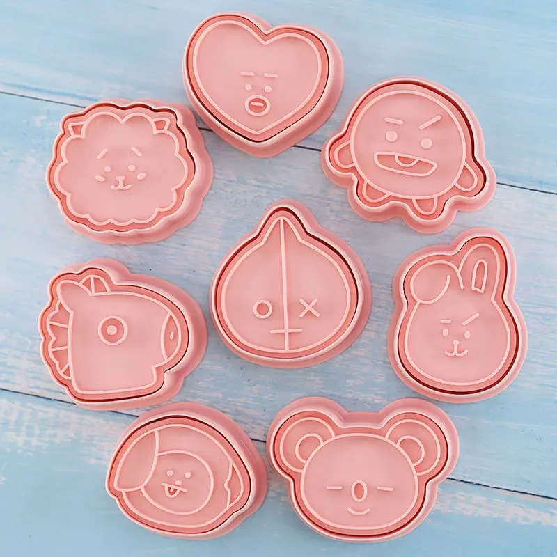 8Pcs/set Cute Cookie Cutters Plastic 3D Cartoon Pressable Biscuit Mold Cookie Stamp Kitchen Baking Pastry Bakeware Tools