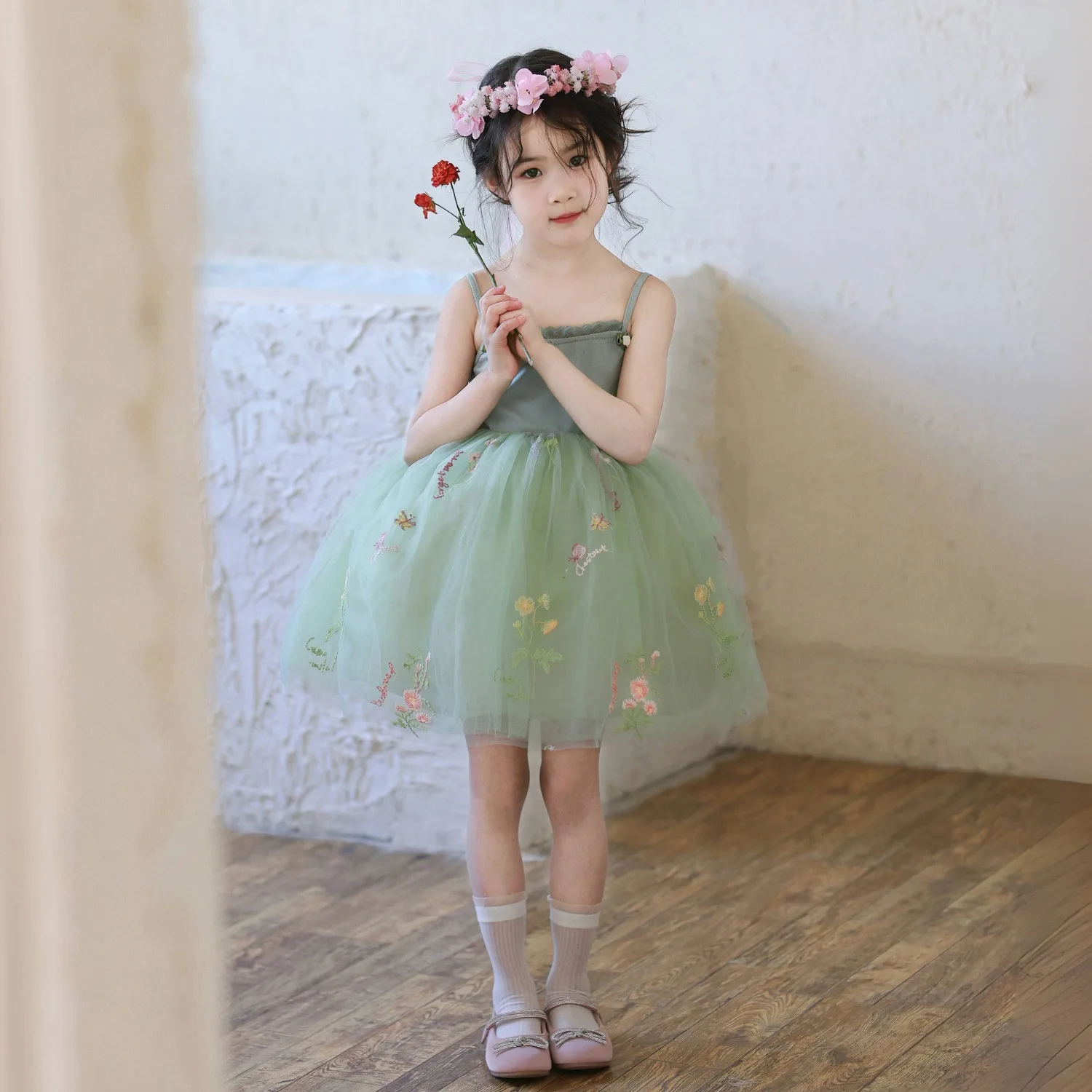 

Girls Embroidered Mesh Dress 2025 Summer New Girls Flower Gauze Dress Suspender Princess Performance