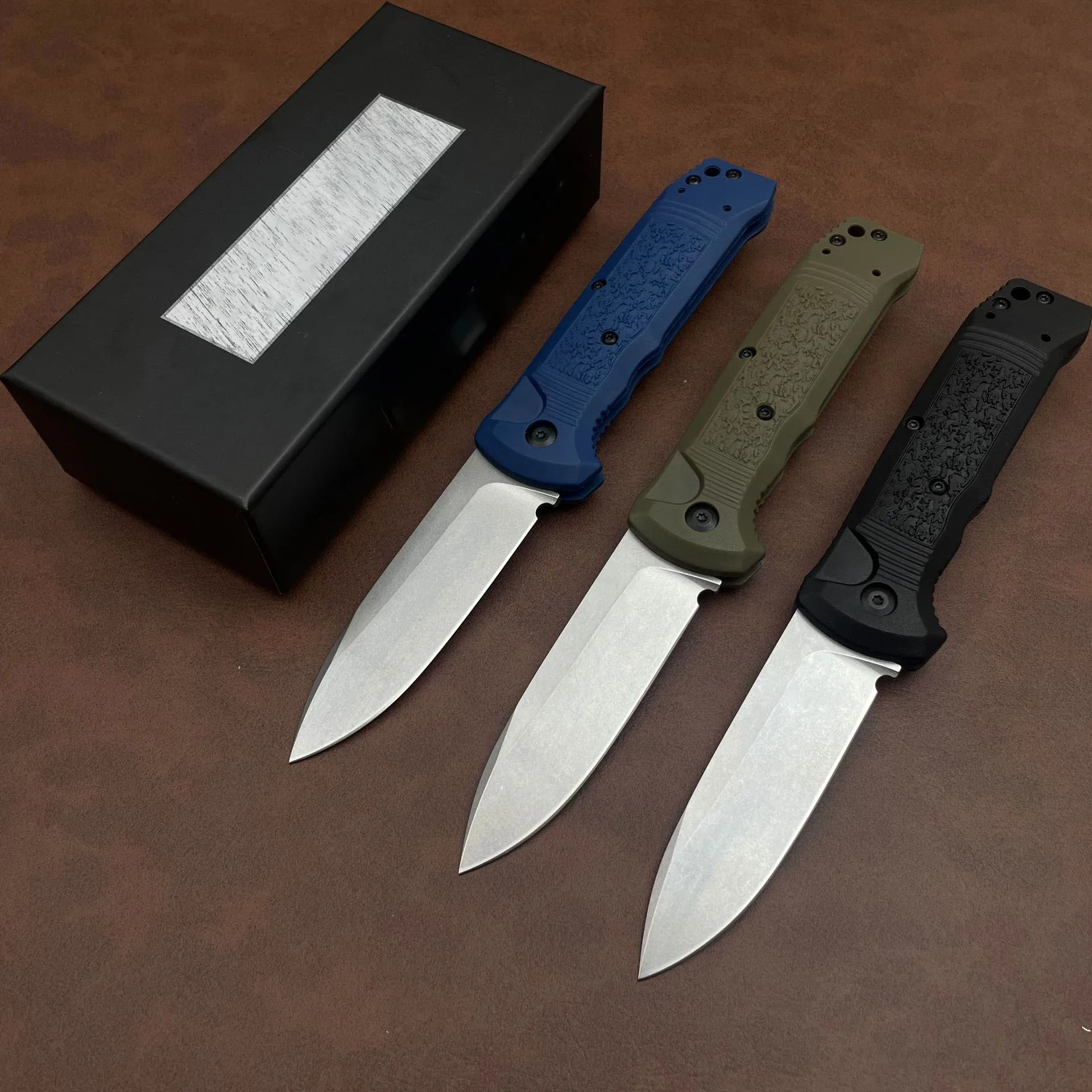 

3Models 4400 Folding Knife 3.38" S30V Drop Point Blade, Textured Grivory Handles