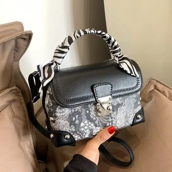 

2025 Summer New! Zhuang Brocade Box Bag - Embroidery, Handheld/Shoulder/Crossbody, In Stock