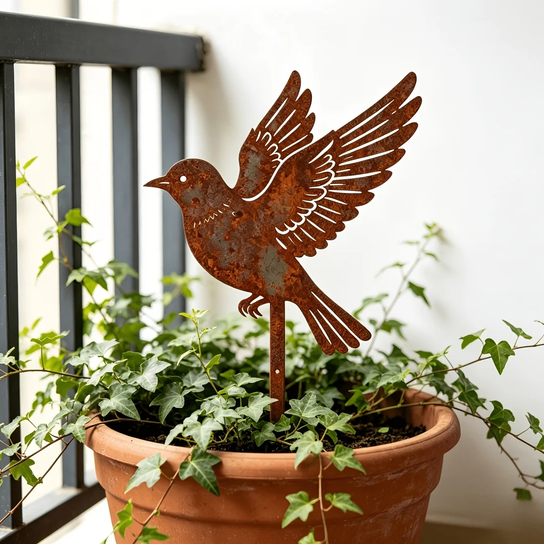 1 Piece of Metal Garden Sign with a Spread-Winged Dove, Rustic Style Yard Art, Rusted Metal Sign, Outdoor Garden Decoration