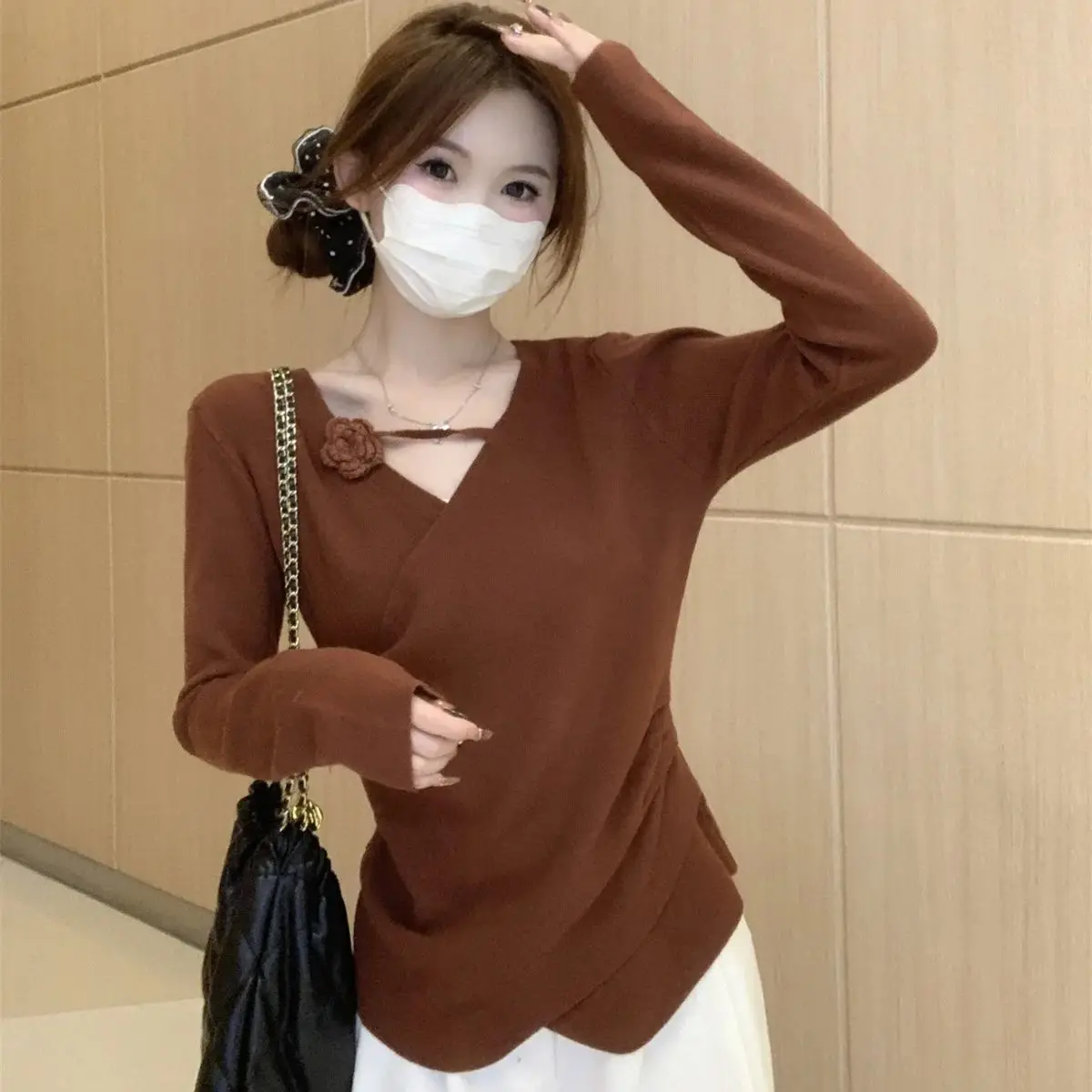 2024 Autumn and Winter Korean version pure desire cross flower design Andy velvet knitted long-sleeved bottoming sweater top