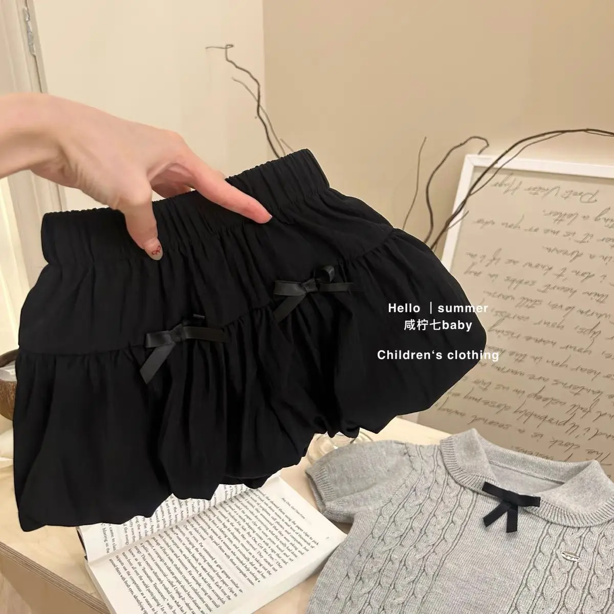 Bebê menina verão terno 2025 verão menina estilo estrangeiro arco de malha manga curta moda bud shorts conjunto de duas peças