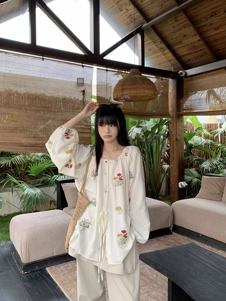 

Retro Style Loose Fit Long Sleeve Embroidered Shirt Women's round Neck Tie Dye Top Summer 2026 Fashionable Casual Blouse