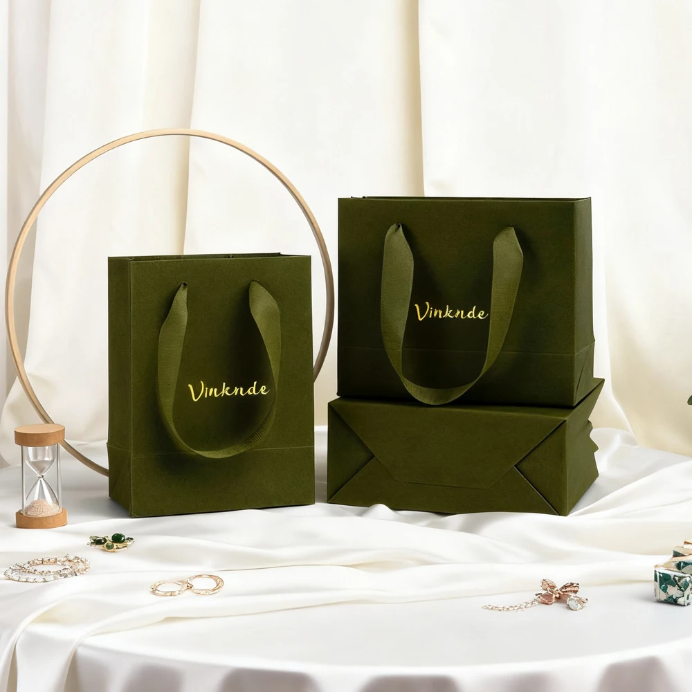 24/30/50 Uds. Bolsas de compras de papel Kraft personalizadas, embalaje de comestibles verde oliva, joyería, Perfume, bolsas de regalo de pan con mango resistente