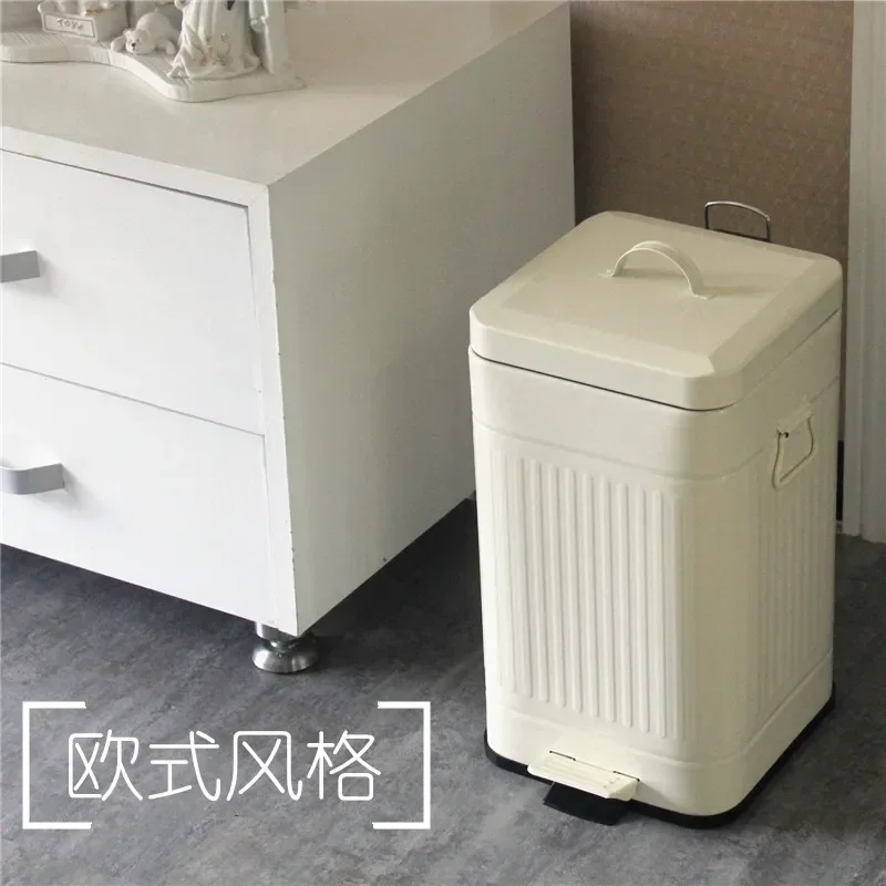 Foot stepping trash can with lid