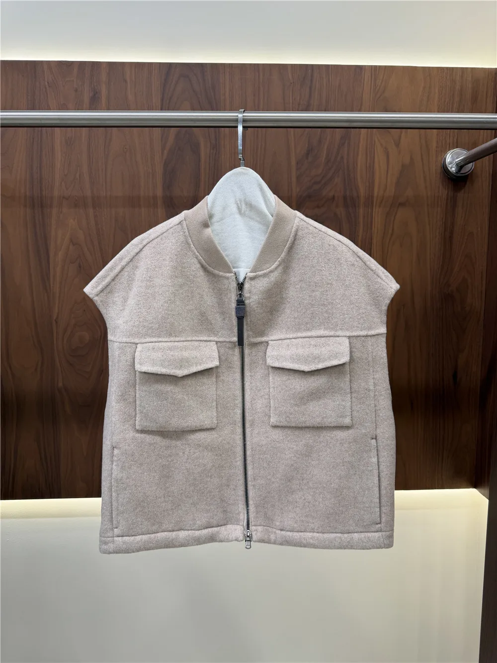 Women's Sleeveless Vest Cashmere Wool Blend Zipper round Neck Double Pocket Elegant Khaki Autumn Fashion Jacket