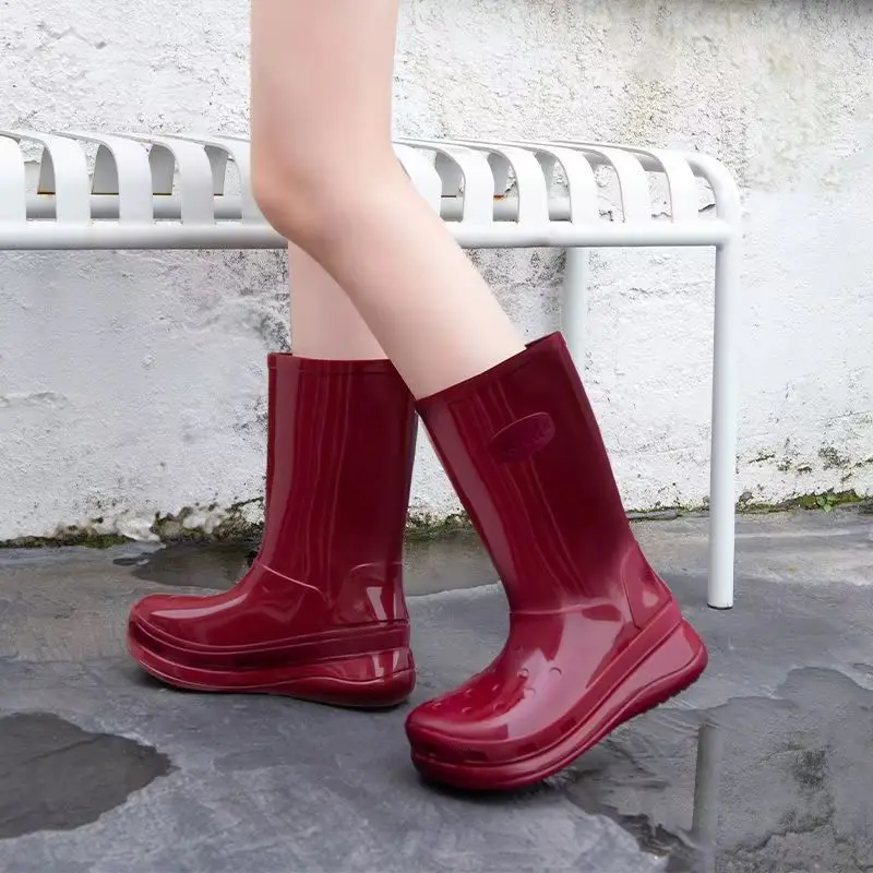 

Новые женские высокие непромокаемые ботинки на толстой подошве, нескользящая нескользящая водонепроницаемая обувь с круглым носком, увеличивающая рост, уличная рабочая обувь