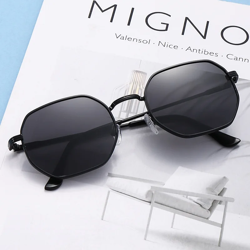 

Fashion new small frame sunglasses personalised polygonal sunglasses fashionable men and women versatile street shooting glasses