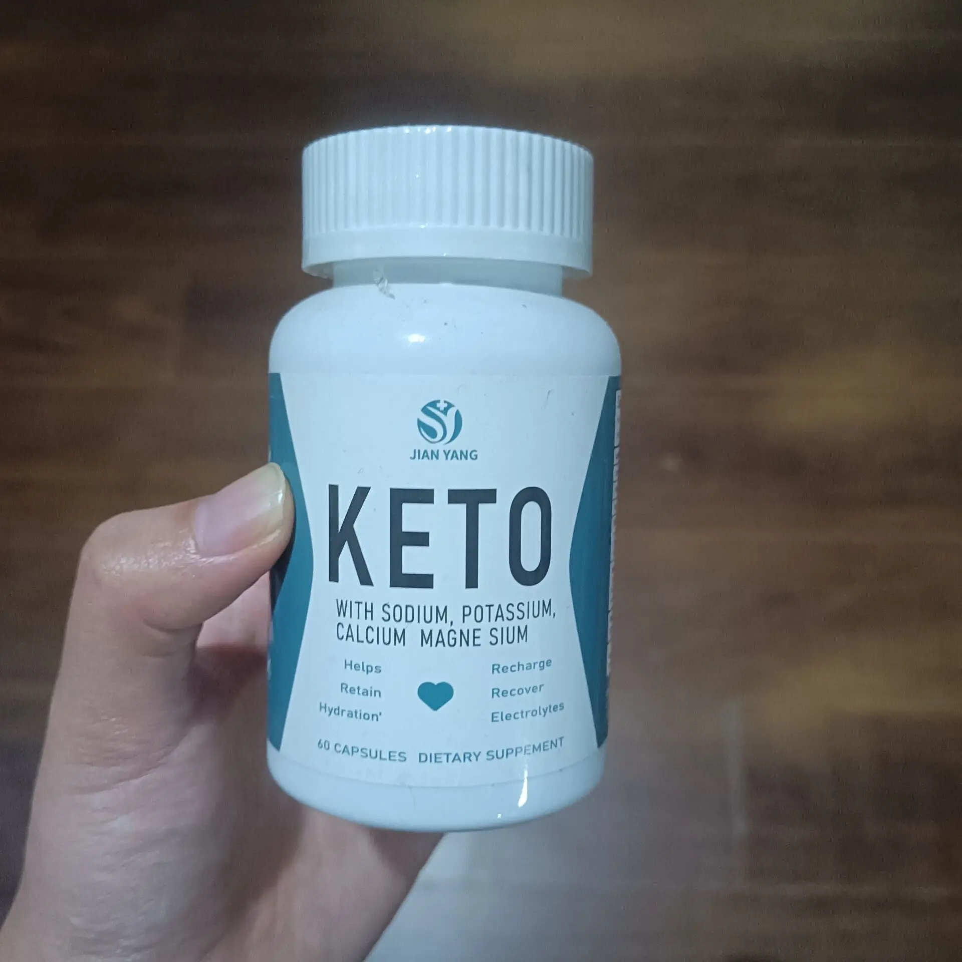 

1 bottle of keto capsules burns fat promotes calorie consumption enhances immunity and promotes digestive health