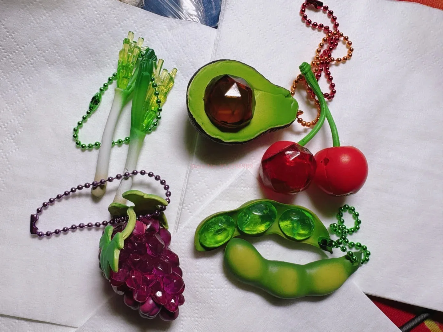 Em estoque stasto organismo x pedra preciosa seção de alimentos abacate verde soja uva pingente charme figura de ação presente