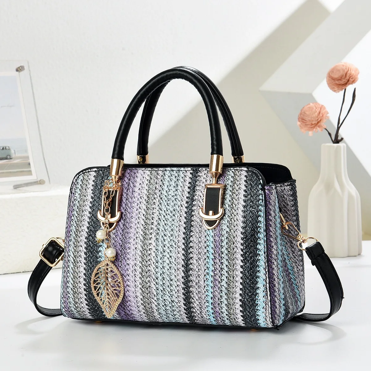 

2025 Новая сумка радужного цвета, женская сумка, корейская версия, модная тенденция, пригородная сумка на одно плечо