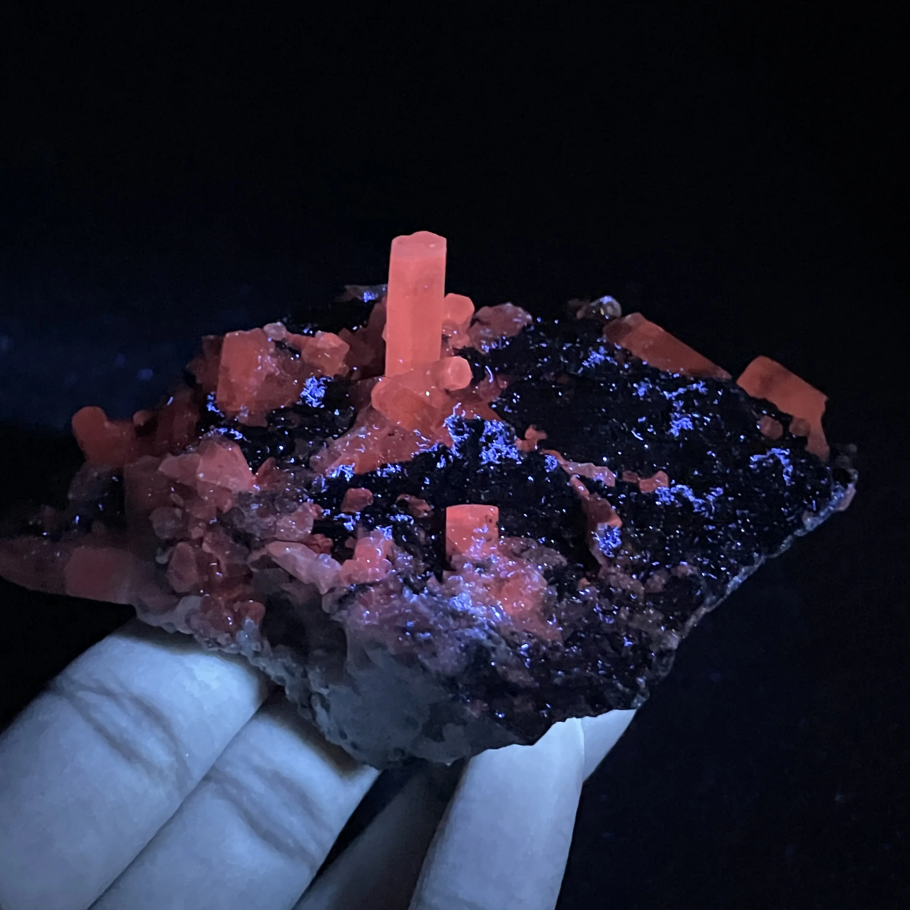 Natural Stone Columnar Calcite Crystal Cluster Fluorescence Effect Mineral Raw Quartz Rock Specimen Decoration Rough Healing