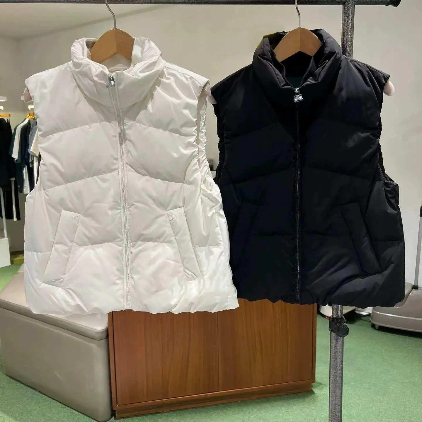 Women Golf Padded Vest Winter New Solid Color Stand Collar Warm Sleeveless Jacket Ladies Outdoor Sport Golf Waistcoat